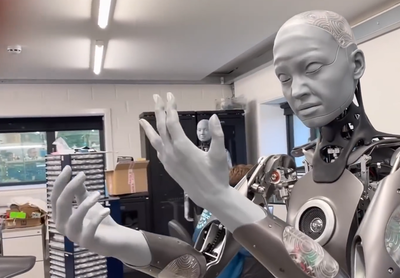 智能機器人的演進 從英國新型人形機器人看未來