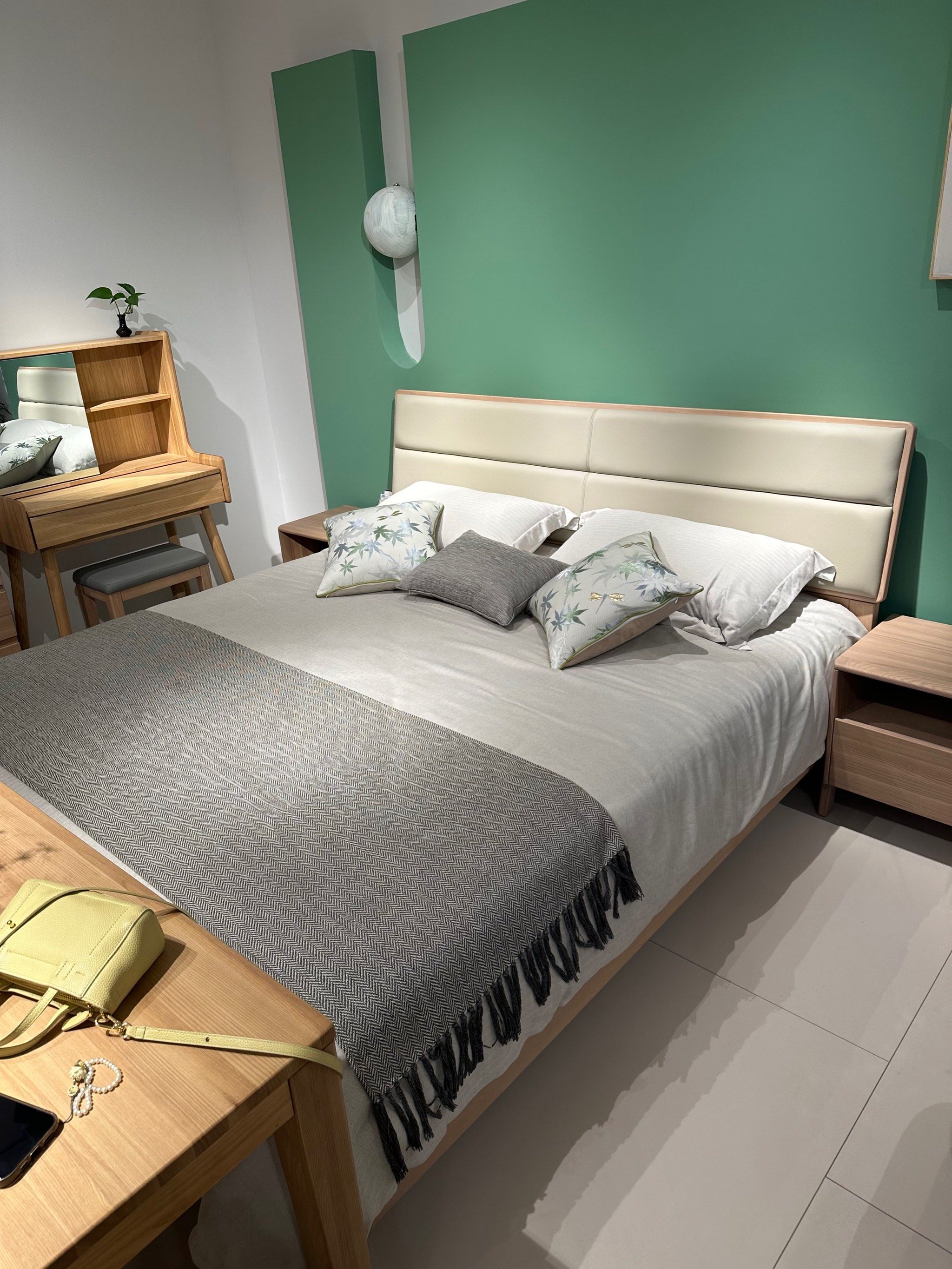 家具新置盼入住，安居樂業樂融融